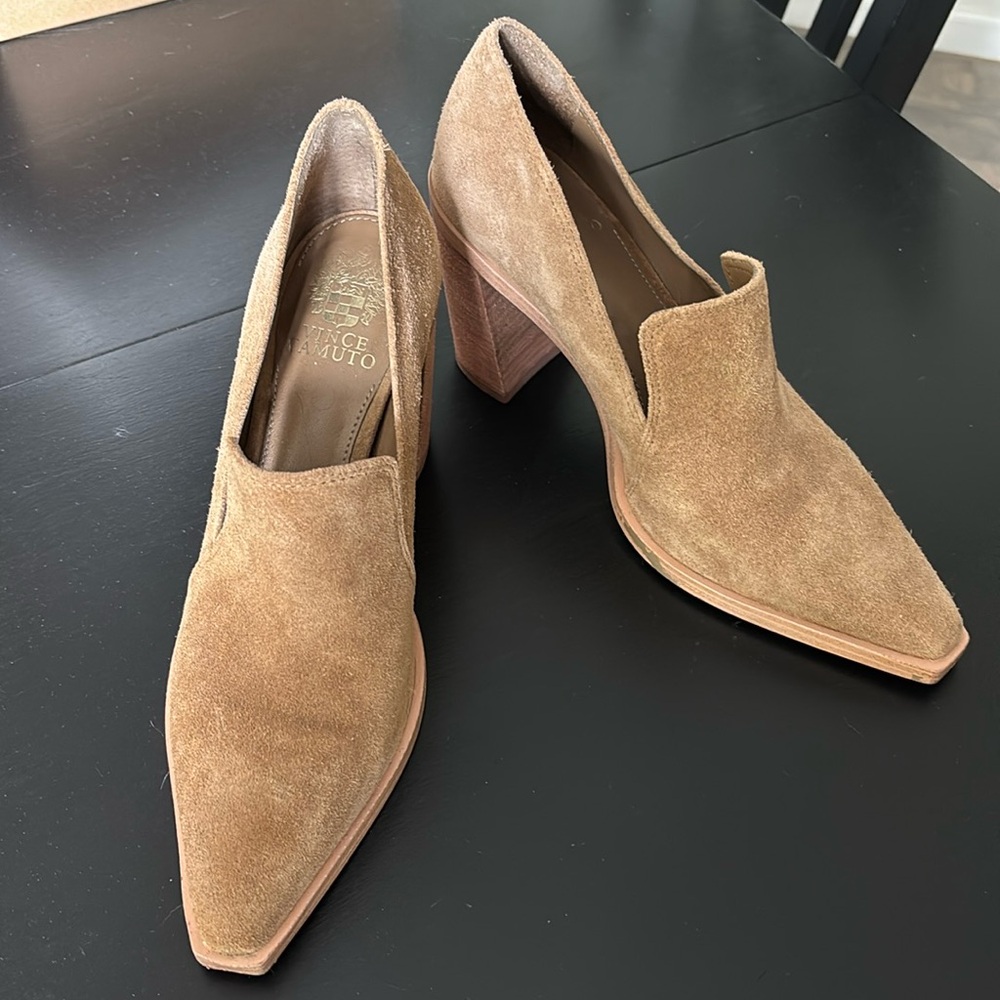 Like New Vince Camito Wevenly suede pump size 8